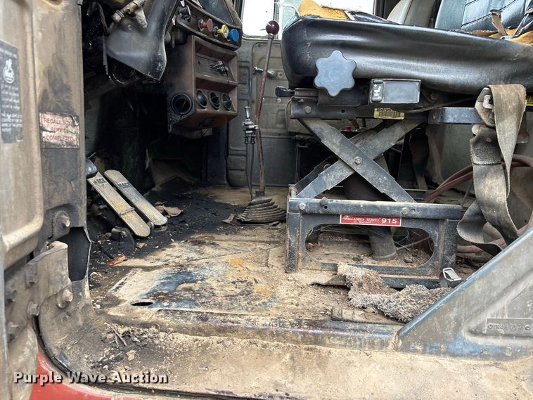 image for item ER3385 1985 Mack R688ST dump truck