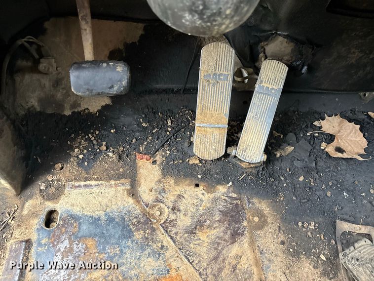 image for item ER3385 1985 Mack R688ST dump truck