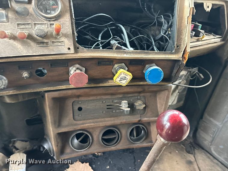 image for item ER3385 1985 Mack R688ST dump truck