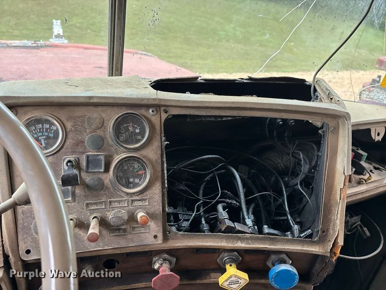 image for item ER3385 1985 Mack R688ST dump truck