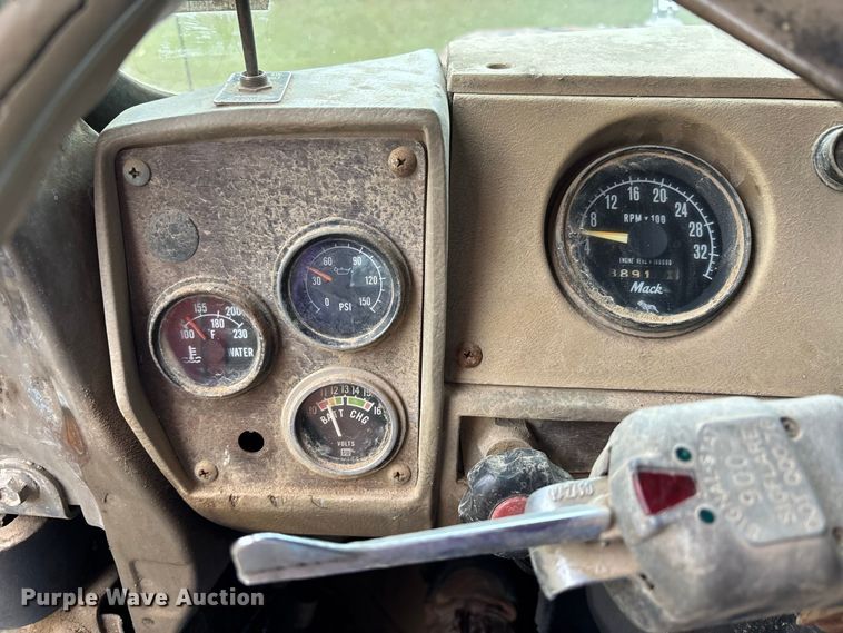 image for item ER3385 1985 Mack R688ST dump truck