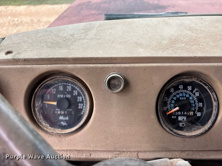 image for item ER3385 1985 Mack R688ST dump truck