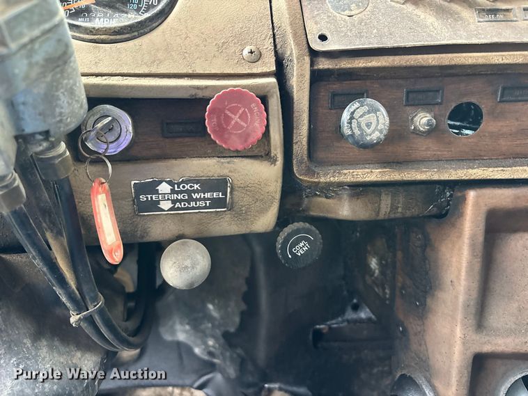 image for item ER3385 1985 Mack R688ST dump truck