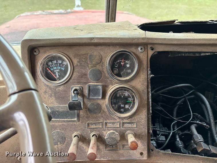 image for item ER3385 1985 Mack R688ST dump truck