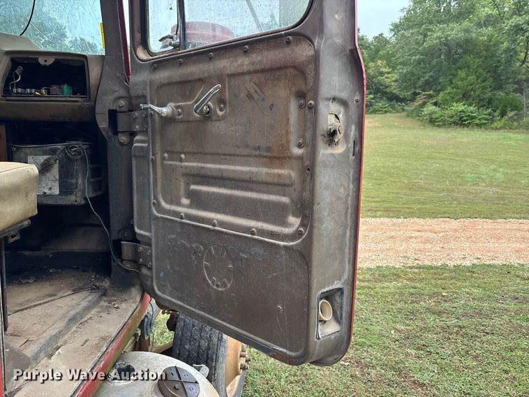 image for item ER3385 1985 Mack R688ST dump truck