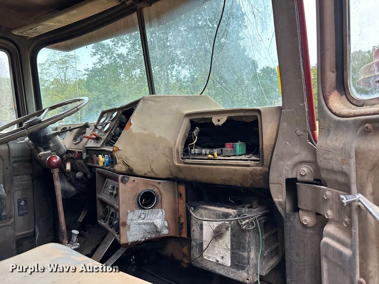 image for item ER3385 1985 Mack R688ST dump truck