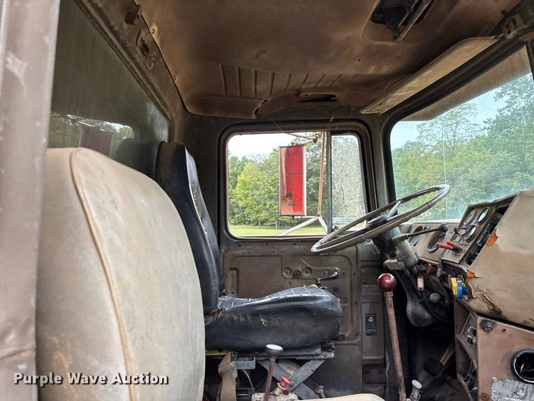 image for item ER3385 1985 Mack R688ST dump truck