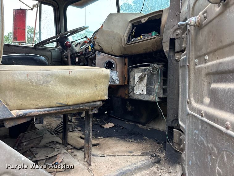 image for item ER3385 1985 Mack R688ST dump truck