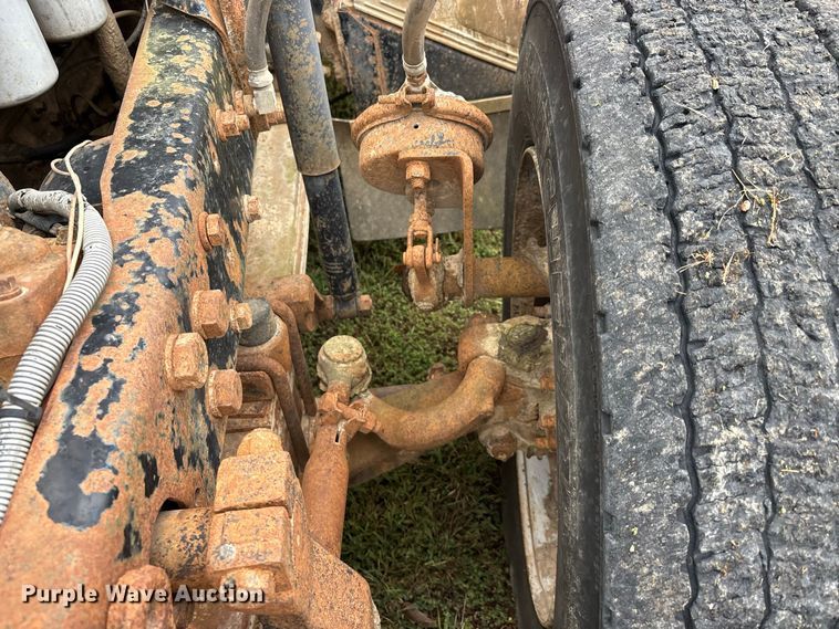image for item ER3385 1985 Mack R688ST dump truck