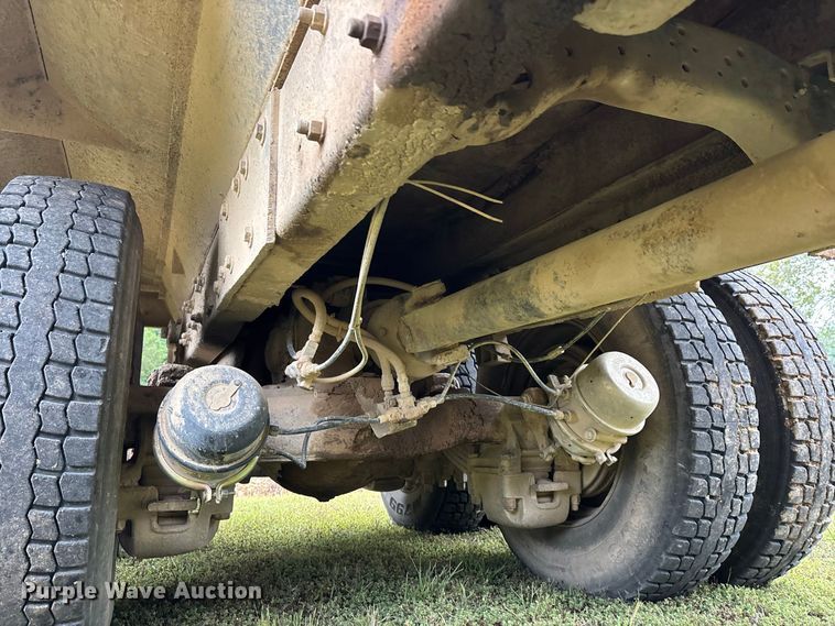 image for item ER3385 1985 Mack R688ST dump truck