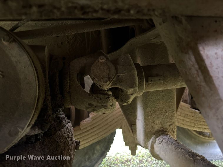 image for item ER3385 1985 Mack R688ST dump truck