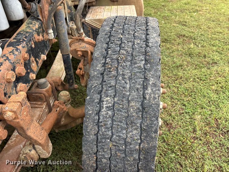 image for item ER3385 1985 Mack R688ST dump truck