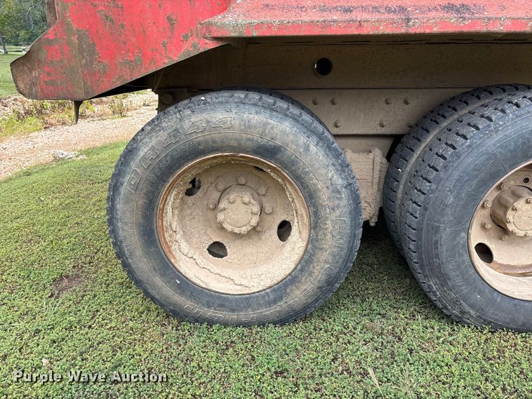 image for item ER3385 1985 Mack R688ST dump truck