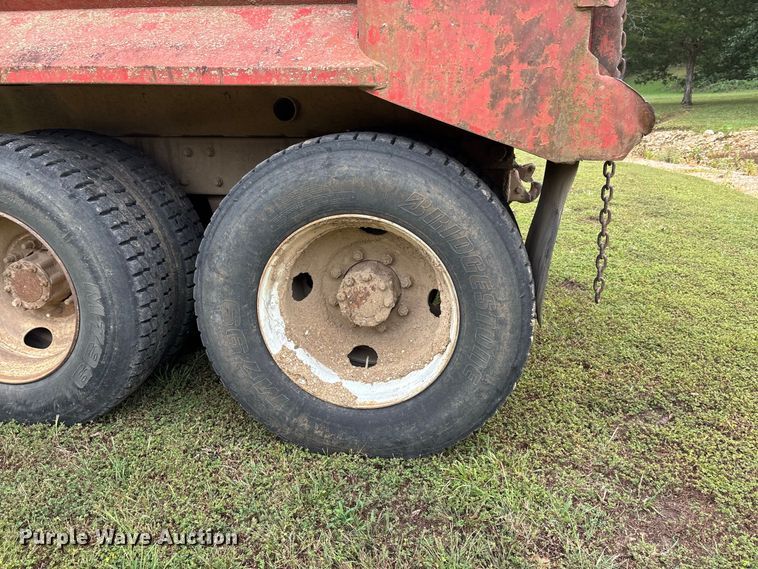 image for item ER3385 1985 Mack R688ST dump truck