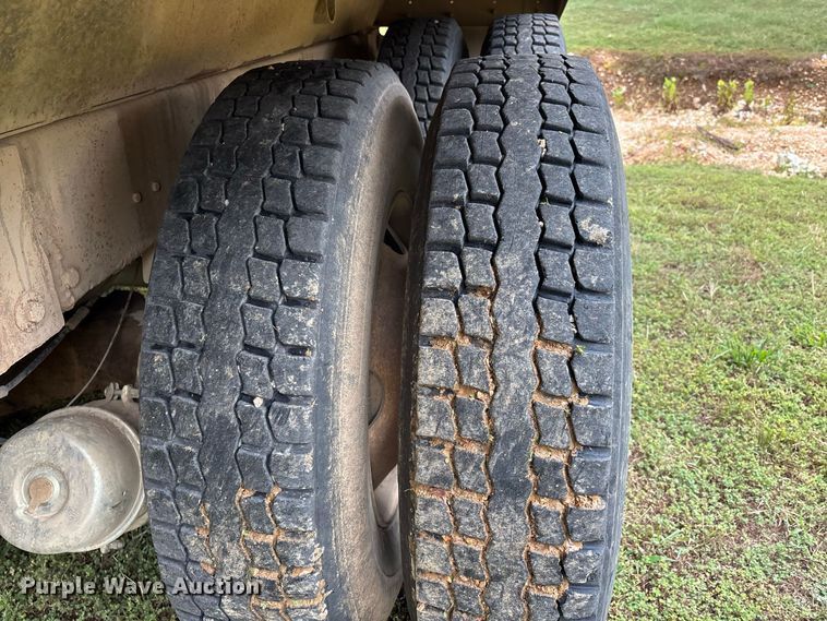 image for item ER3385 1985 Mack R688ST dump truck
