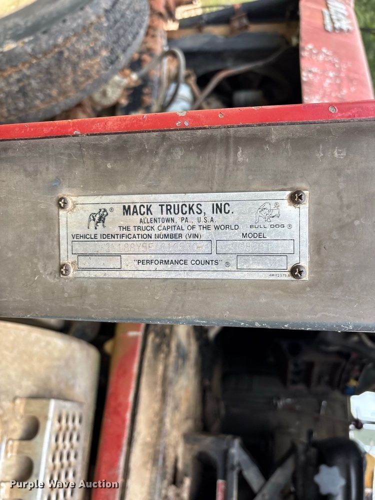 image for item ER3385 1985 Mack R688ST dump truck