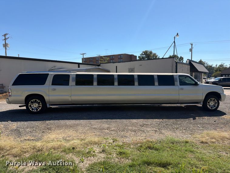 image for item ER3481 2003 Cadillac Escalade limousine