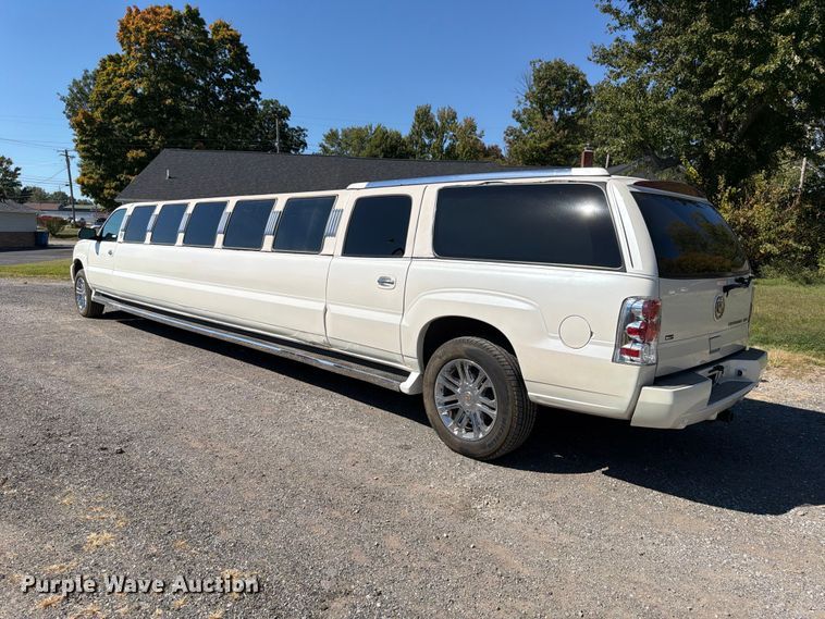 image for item ER3481 2003 Cadillac Escalade limousine
