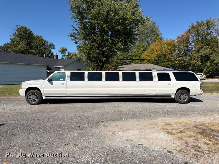 image for item ER3481 2003 Cadillac Escalade limousine