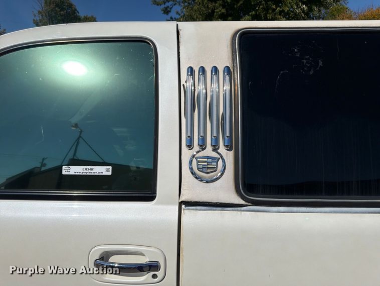 image for item ER3481 2003 Cadillac Escalade limousine