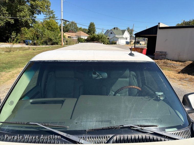 image for item ER3481 2003 Cadillac Escalade limousine