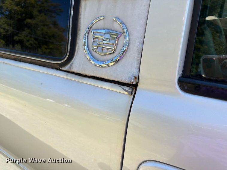 image for item ER3481 2003 Cadillac Escalade limousine