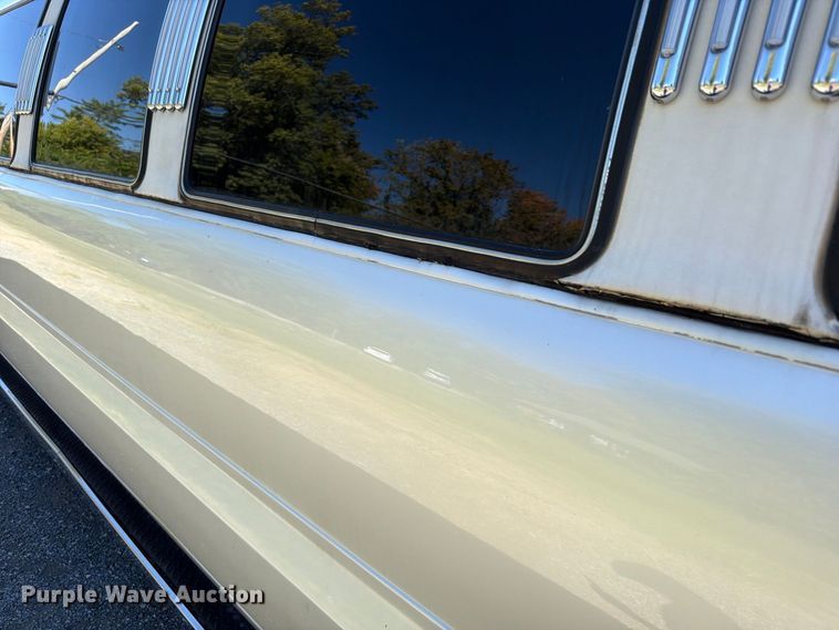 image for item ER3481 2003 Cadillac Escalade limousine