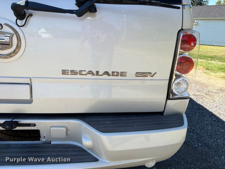 image for item ER3481 2003 Cadillac Escalade limousine