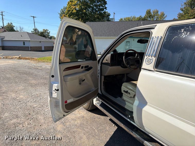 image for item ER3481 2003 Cadillac Escalade limousine