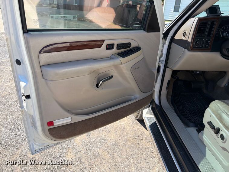 image for item ER3481 2003 Cadillac Escalade limousine