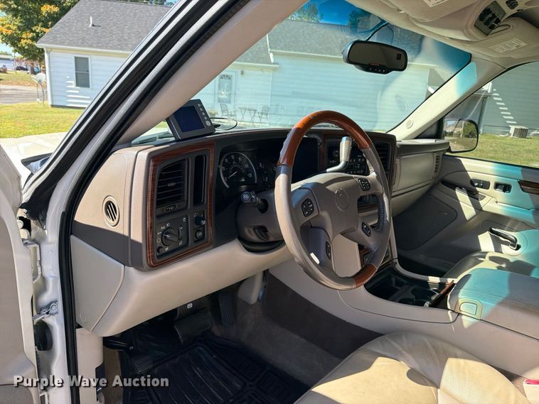 image for item ER3481 2003 Cadillac Escalade limousine