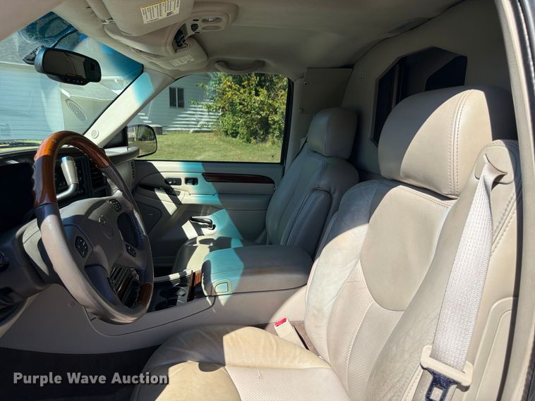 image for item ER3481 2003 Cadillac Escalade limousine