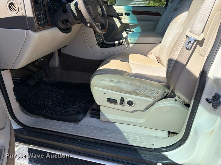 image for item ER3481 2003 Cadillac Escalade limousine