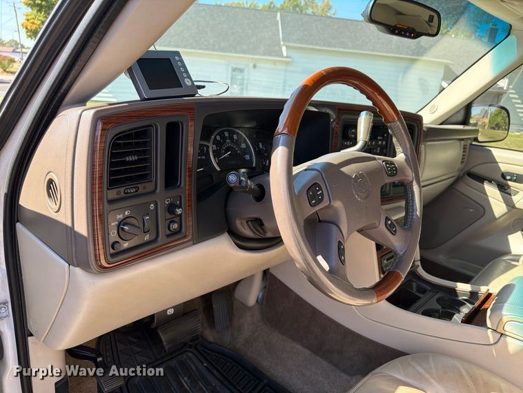 image for item ER3481 2003 Cadillac Escalade limousine