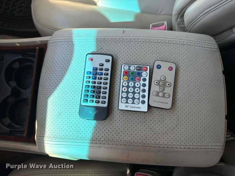 image for item ER3481 2003 Cadillac Escalade limousine