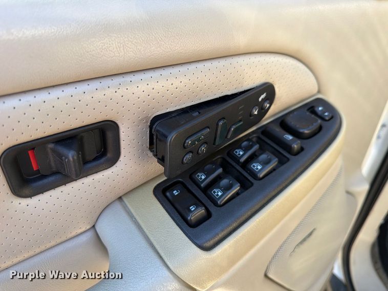 image for item ER3481 2003 Cadillac Escalade limousine