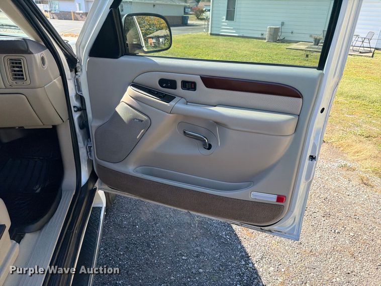 image for item ER3481 2003 Cadillac Escalade limousine