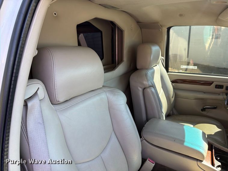 image for item ER3481 2003 Cadillac Escalade limousine
