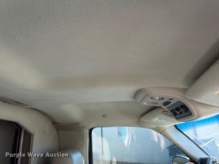 image for item ER3481 2003 Cadillac Escalade limousine