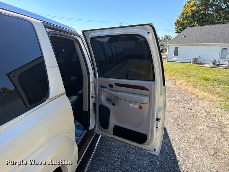 image for item ER3481 2003 Cadillac Escalade limousine