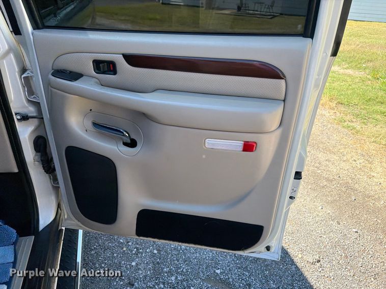 image for item ER3481 2003 Cadillac Escalade limousine