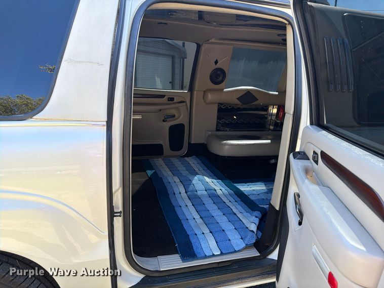 image for item ER3481 2003 Cadillac Escalade limousine