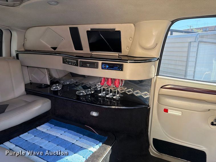 image for item ER3481 2003 Cadillac Escalade limousine