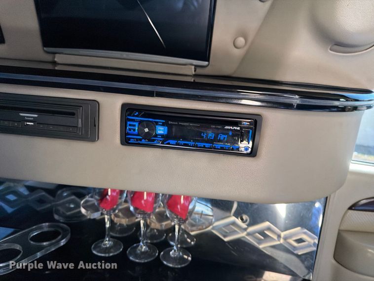 image for item ER3481 2003 Cadillac Escalade limousine