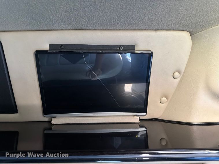 image for item ER3481 2003 Cadillac Escalade limousine