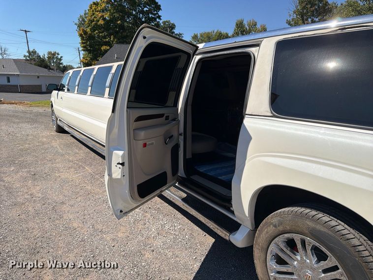 image for item ER3481 2003 Cadillac Escalade limousine