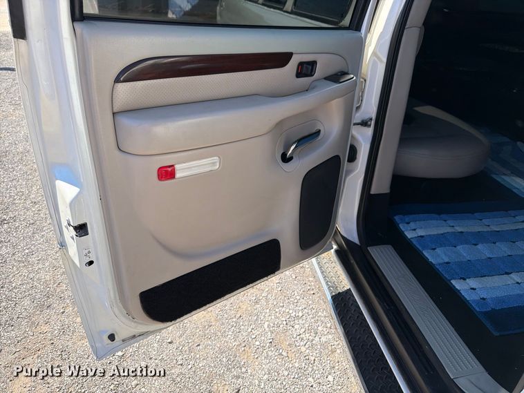 image for item ER3481 2003 Cadillac Escalade limousine