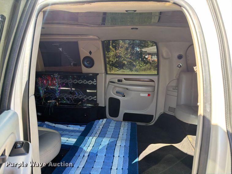 image for item ER3481 2003 Cadillac Escalade limousine