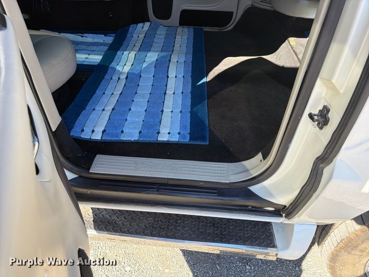 image for item ER3481 2003 Cadillac Escalade limousine