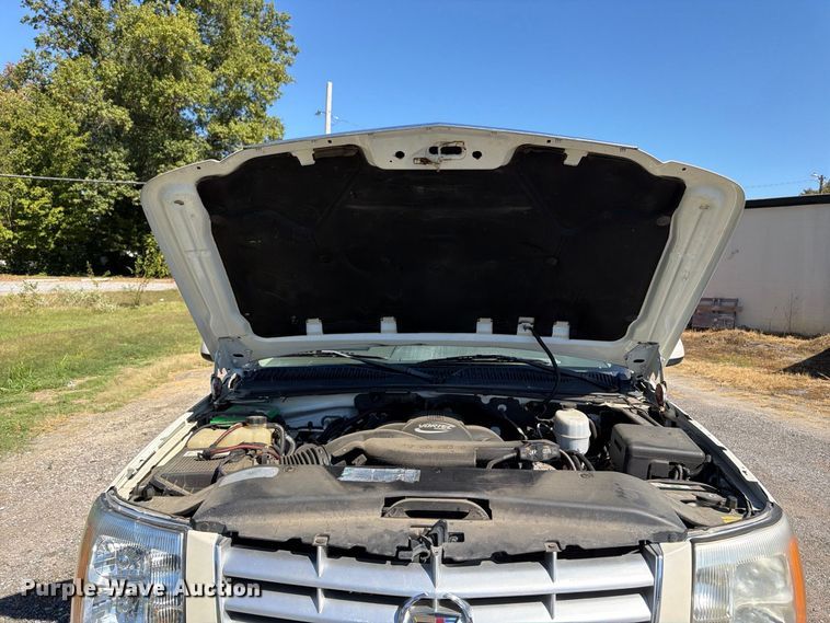 image for item ER3481 2003 Cadillac Escalade limousine